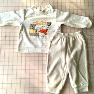 Winnie-The-Pooh Two piece fleece Outfit - Baby size 6-9 mo.